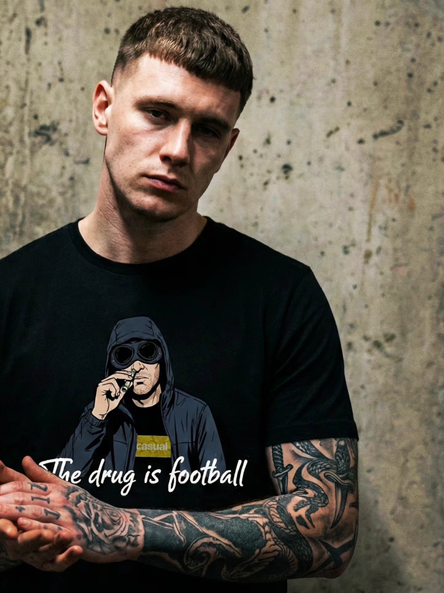 Camiseta ruff- THE DRUG IS FOOTBALL NEGRA