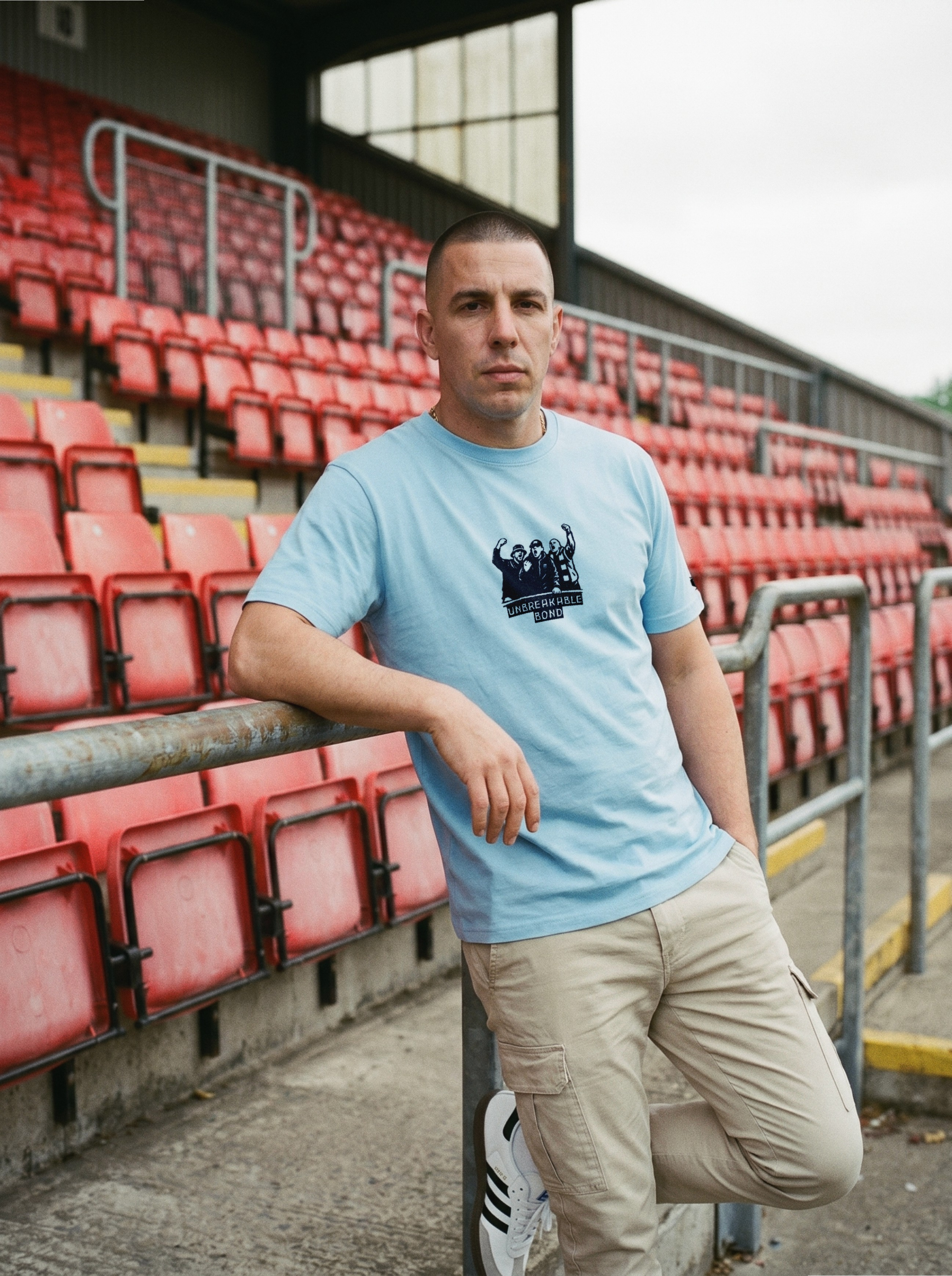 Camiseta RUFF HERMANDAD en azul cielo, imagen 3 de 4